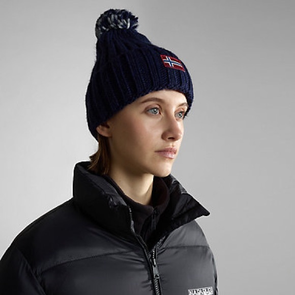 Napapijri Semiury Beanie in Purple - Picture 4 of 5